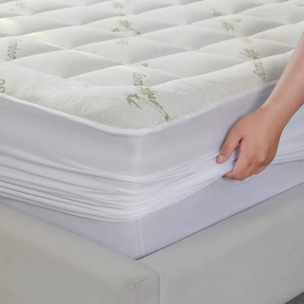 Extra Thick Bamboo Fiber Mattress Topper Cooling Breathable Quilted Mattress Pad with Deep Pocket Fitted Mattress Protector